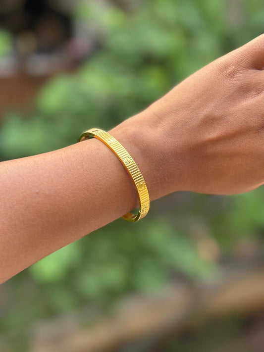 Roman Pattern Gold Bangle