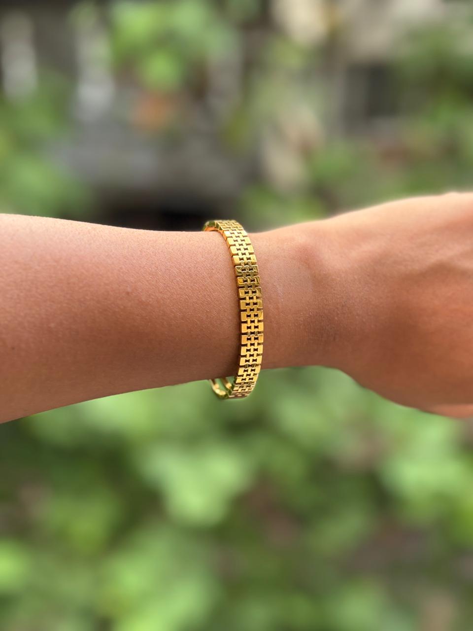 Woven Link Gold Bangle